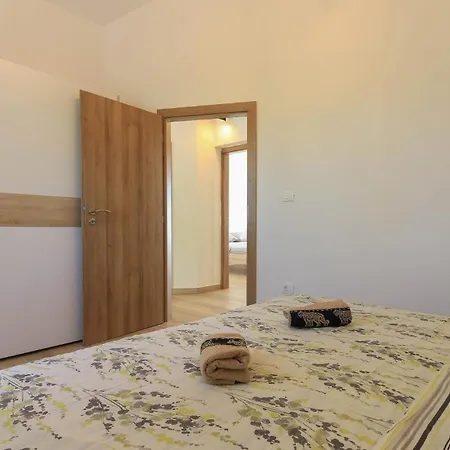 Mit Privatpool Fuer 7 Personen Ca 120 Qm In Medulin, Istrien Suedkueste Von Istrien