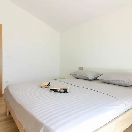 Mit Privatpool Fuer 7 Personen Ca 120 Qm In Medulin, Istrien Suedkueste Von Istrien * Pula