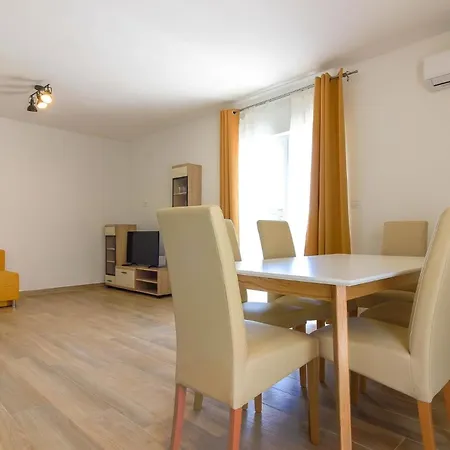 Holiday home Mit Privatpool Fuer 7 Personen Ca 120 Qm In Medulin, Istrien Suedkueste Von Istrien
