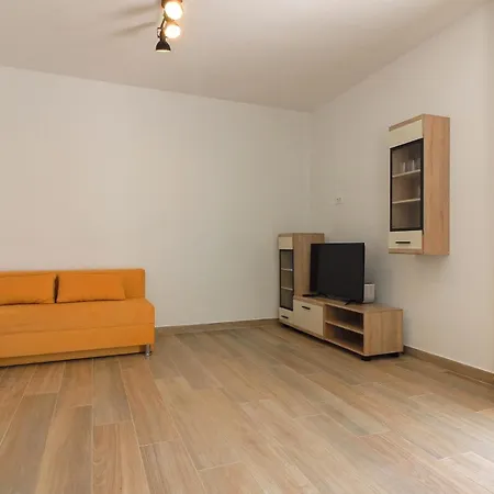 Mit Privatpool Fuer 7 Personen Ca 120 Qm In Medulin, Istrien Suedkueste Von Istrien *
