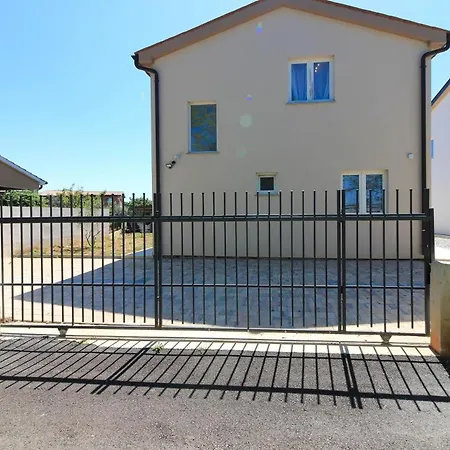 Mit Privatpool Fuer 7 Personen Ca 120 Qm In Medulin, Istrien Suedkueste Von Istrien Holiday home Pula