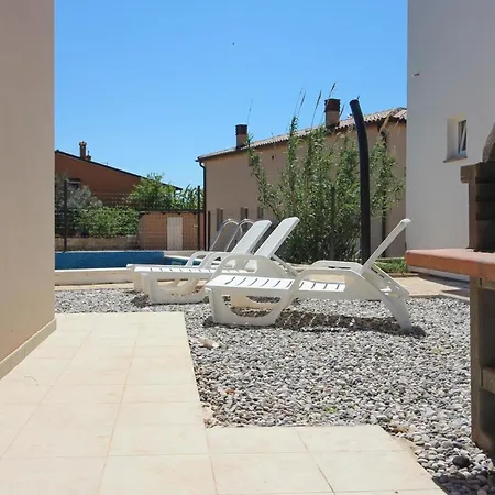 Mit Privatpool Fuer 7 Personen Ca 120 Qm In Medulin, Istrien Suedkueste Von Istrien *