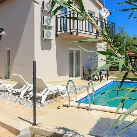 Mit Privatpool Fuer 7 Personen Ca 120 Qm In Medulin, Istrien Suedkueste Von Istrien