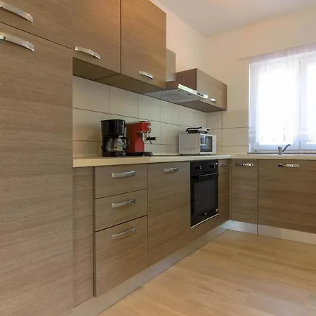 Mit Privatpool Fuer 7 Personen Ca 120 Qm In Medulin, Istrien Suedkueste Von Istrien Vikendica